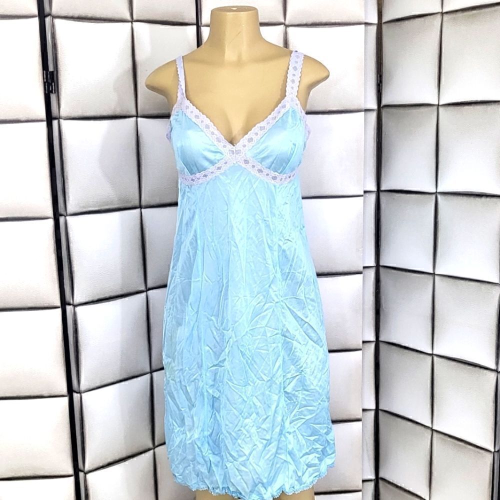 Vintage nightgown/ slip - Picture 2 of 7